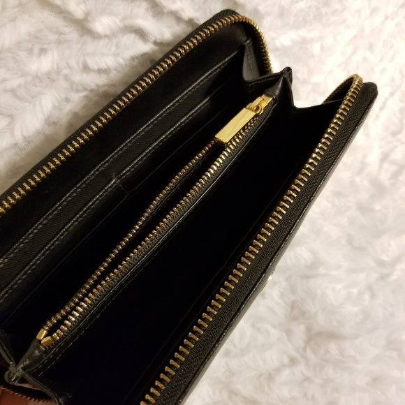 SOLD!!! Tory Burch Robinson Wallet - Picture 3 of 6